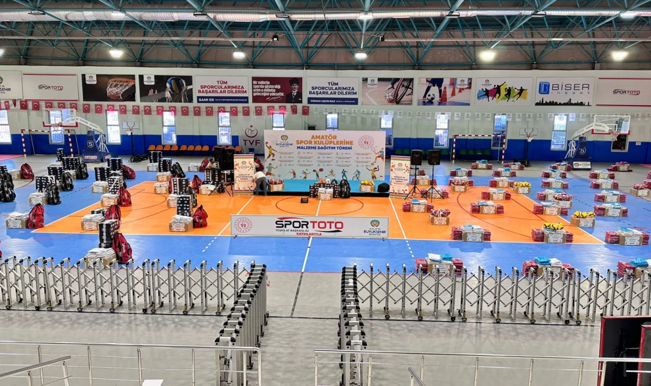 Malatya’da amatör spora malzeme desteği