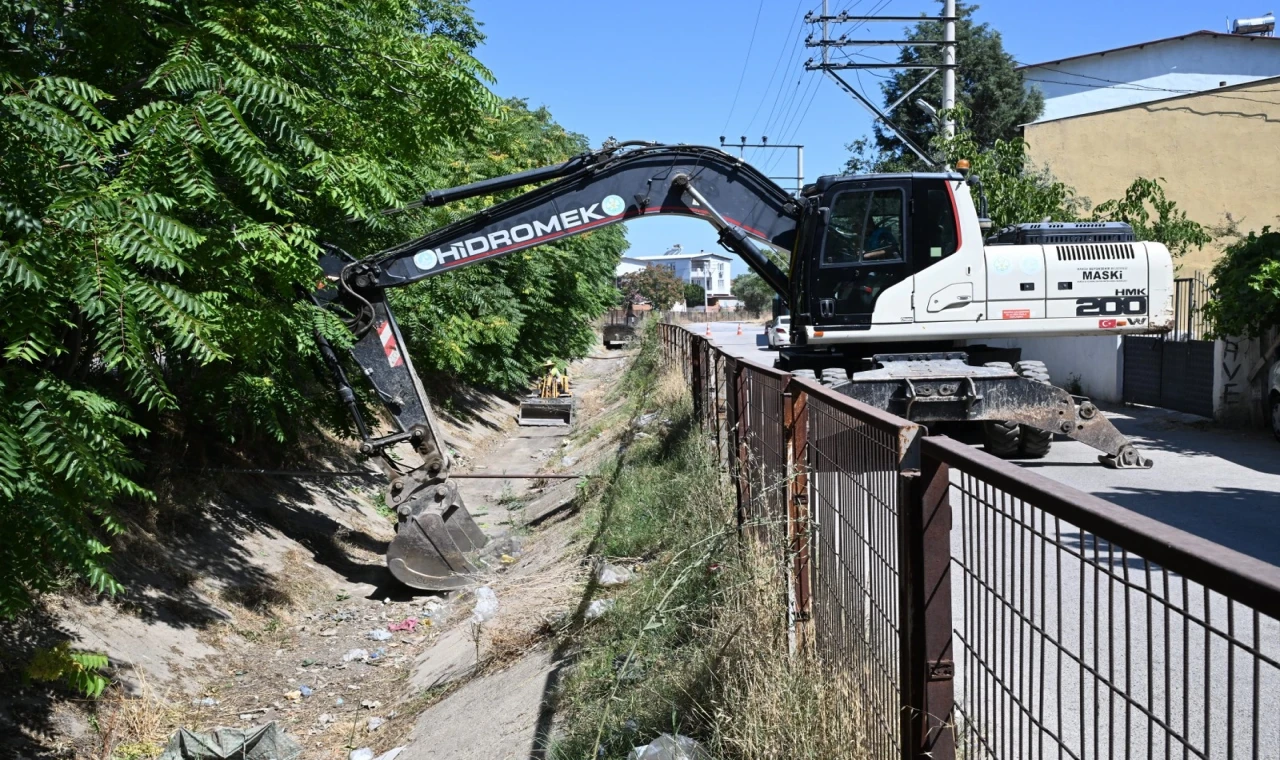 Manisa Fevzi Çakmak’ta sulama kanalları temizliği