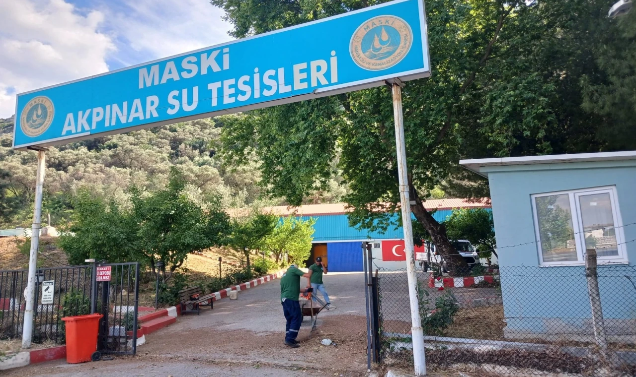 Manisa’da su depolarının çevresinde yangın riskine karşı temizlik