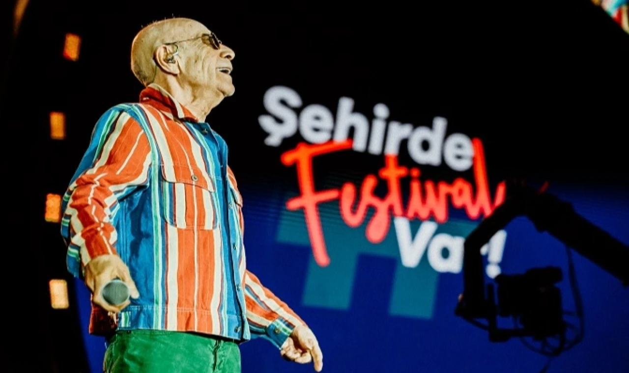 Mazhar-Fuat ’MFÖ şarkıları’ ile Bursa’da zamanı durdurdu