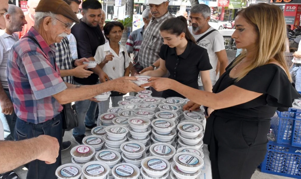 Mersin’de 20 bin kişiye aşure ikramı