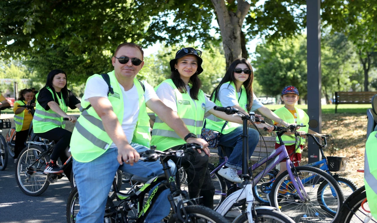 Sakarya’da aileler birlikte pedal çevirdi
