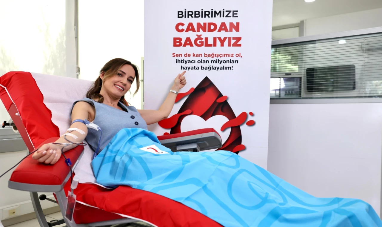 Ünlü isimlerden Türkiye’ye çağrı... Onlar Kızılay için ’candan bağlı’lar