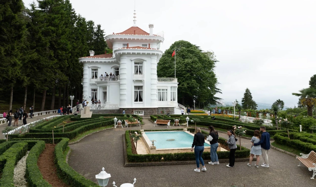 Atatürk Köşkü yüz binlerce ziyaretçi ağırladı
