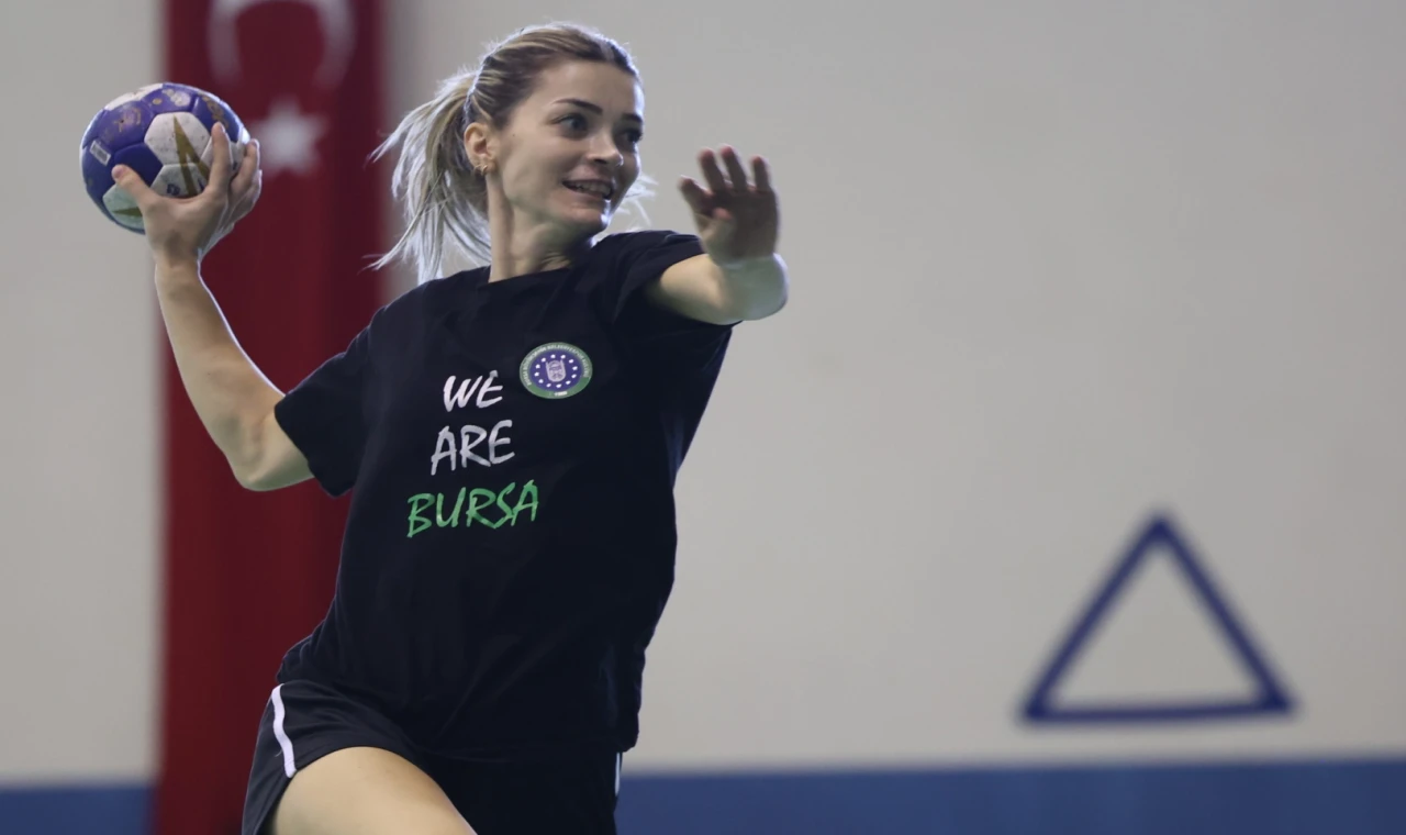 Bursa Büyükşehir’in kadın hentbolcuları yeni sezona iddialı hazırlanıyor