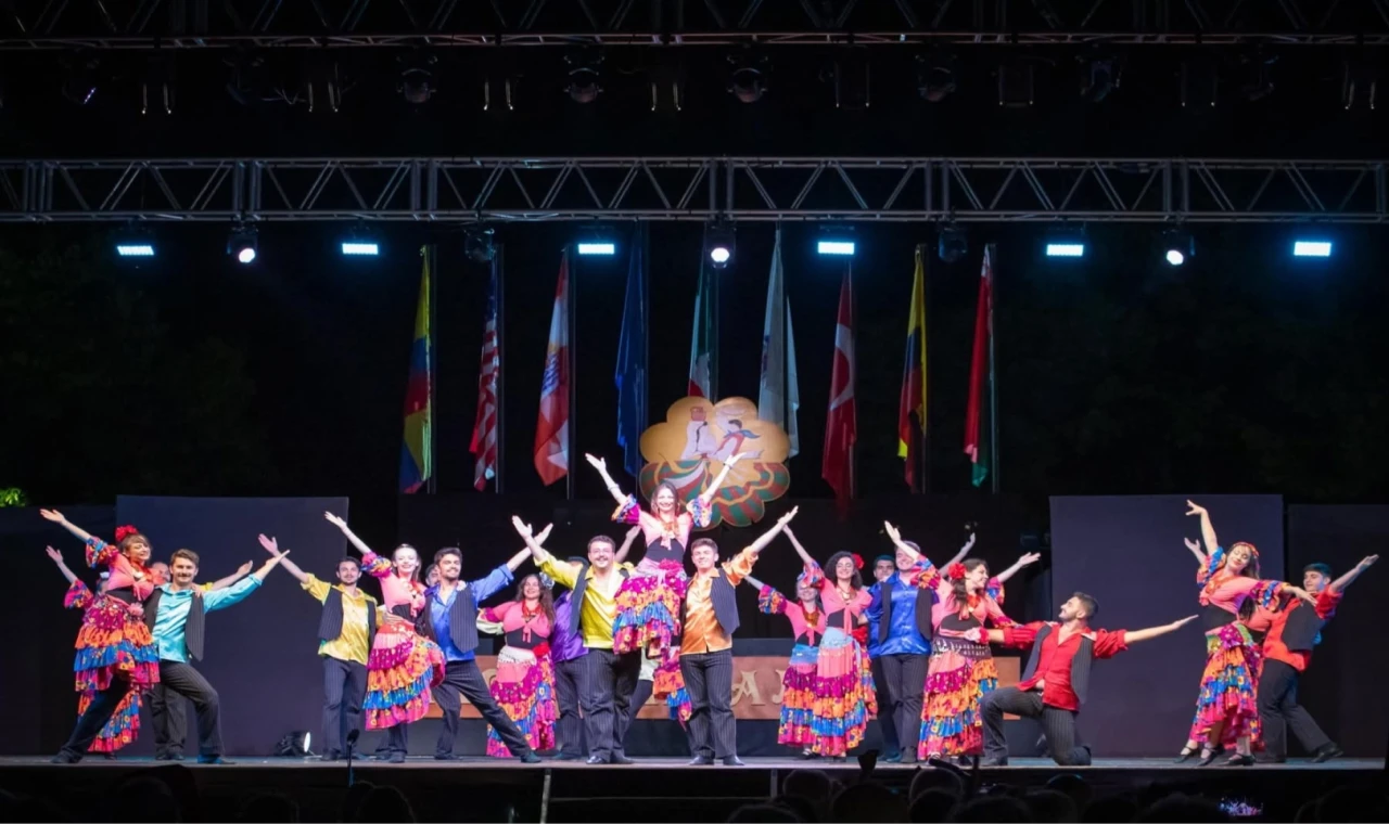 Bursa Nilüfer Halk Dansları İtalya’dan ödülle döndü