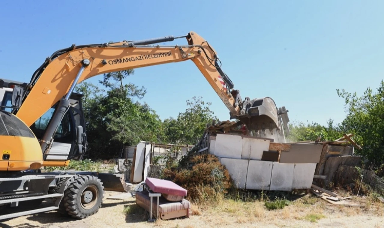 Bursa Osmangazi’de sit alanına yapılan kaçak yapılar yıkıldı