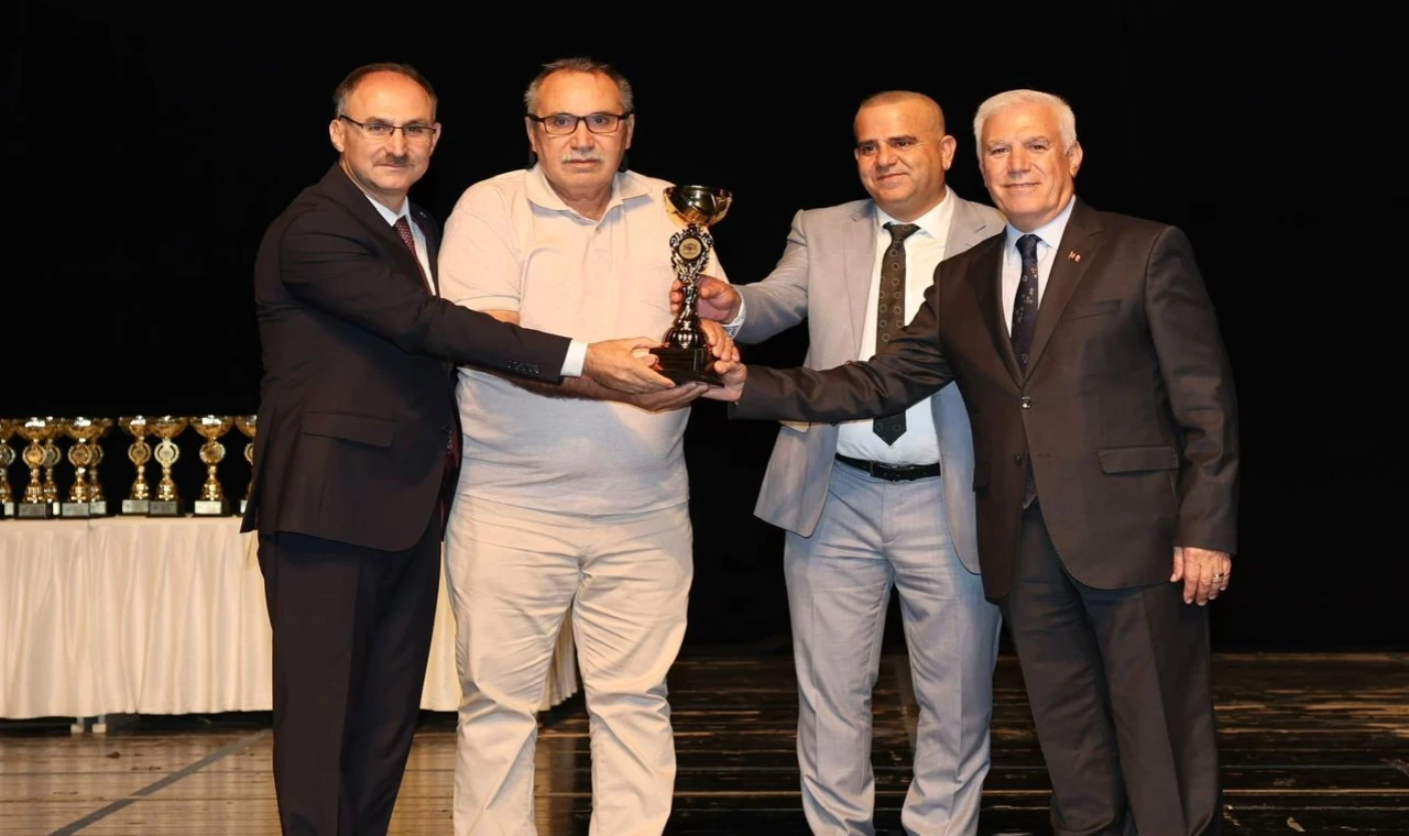 Bursa’da amatör spor kulüplerine kupa töreni