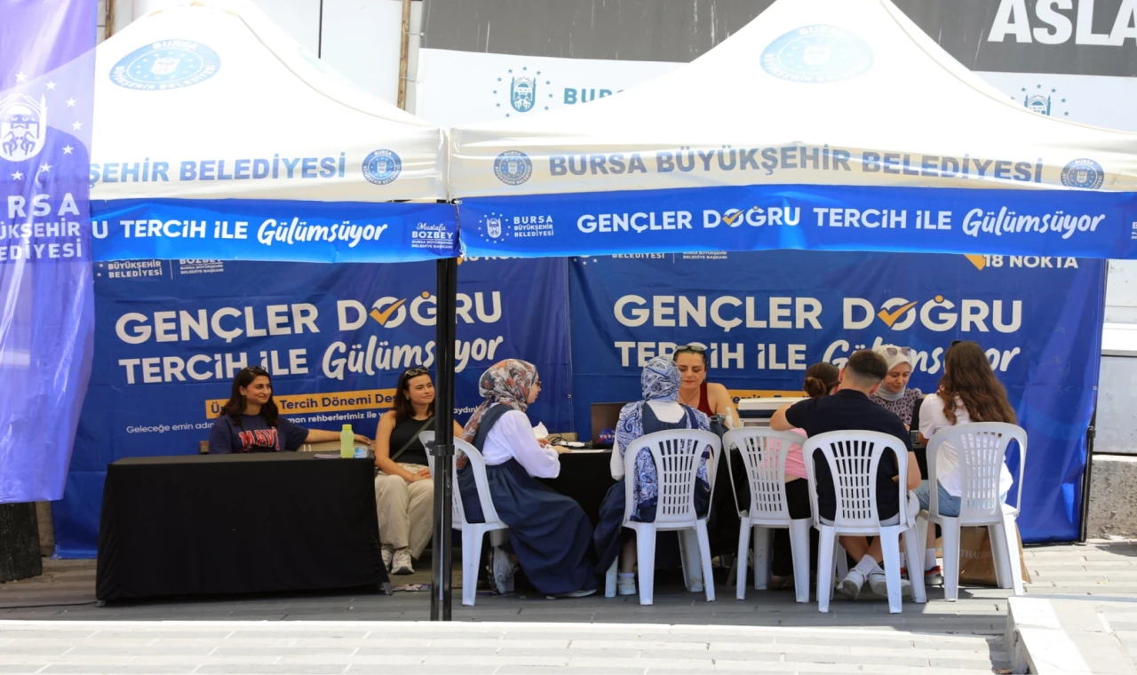 Bursa’da üniversite tercihlerine Büyükşehir rehberliği... 11 ilçede 18 farklı nokta planlandı