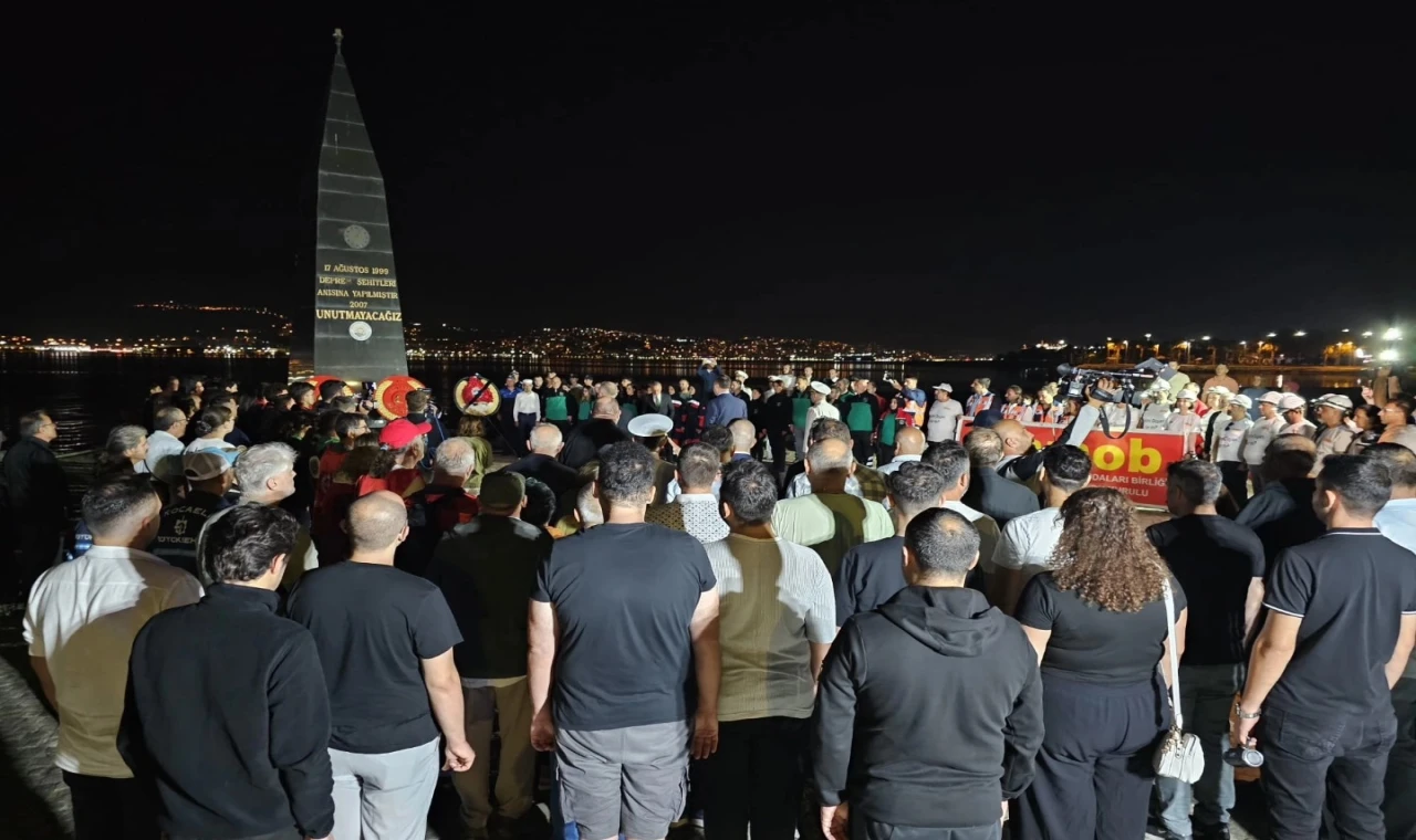 Gölcük’te 17 Ağustos 1999 depremi dualarla anıldı