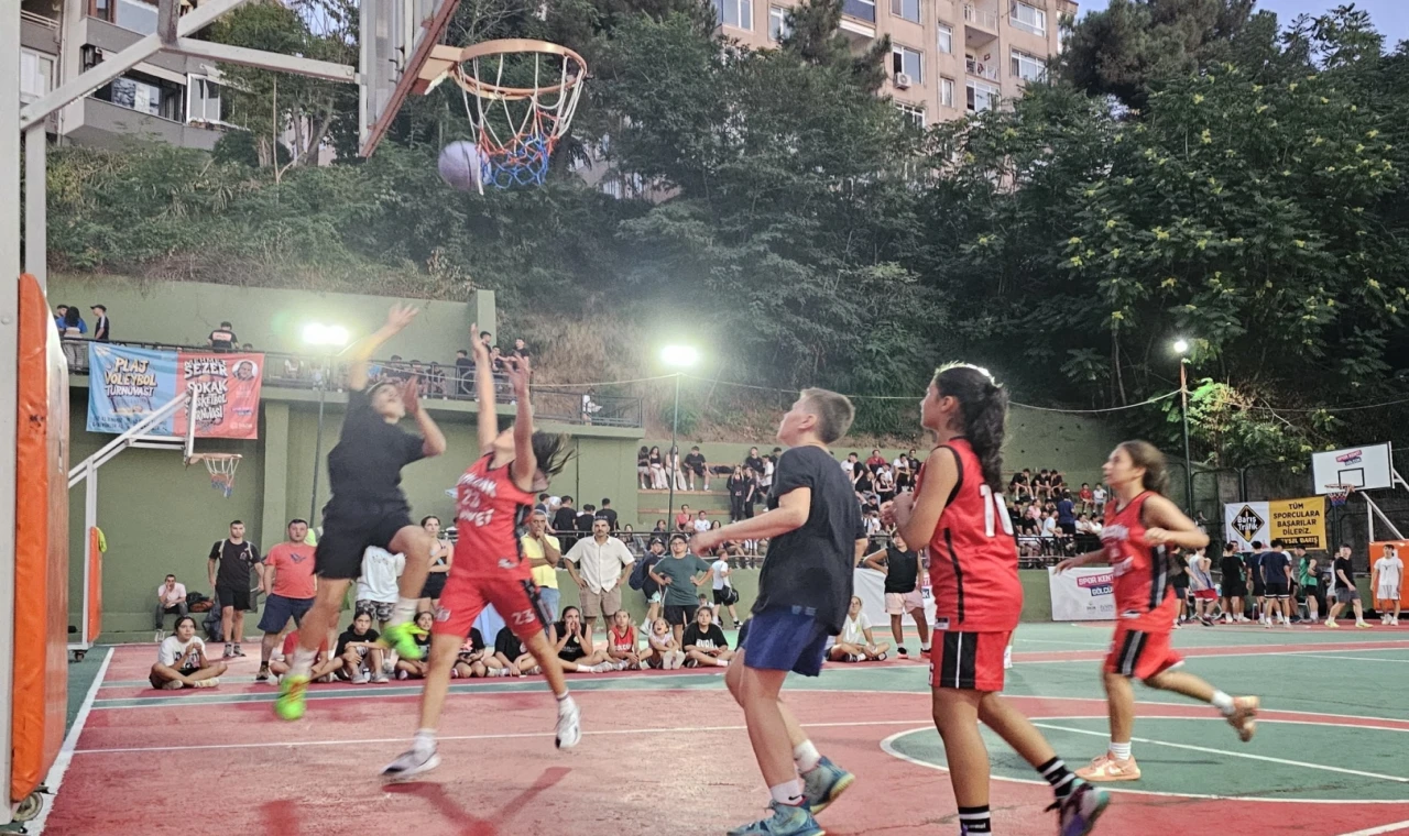 Gölcük’te rekor katılımlı sokak basketbolu turnuvası sona erdi