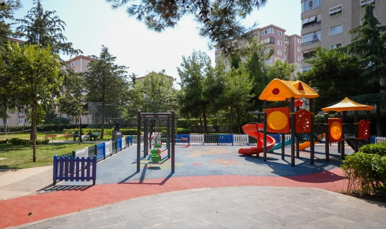 İstanbul Maltepe’de Cemal Süreya Parkı sil baştan yenilendi