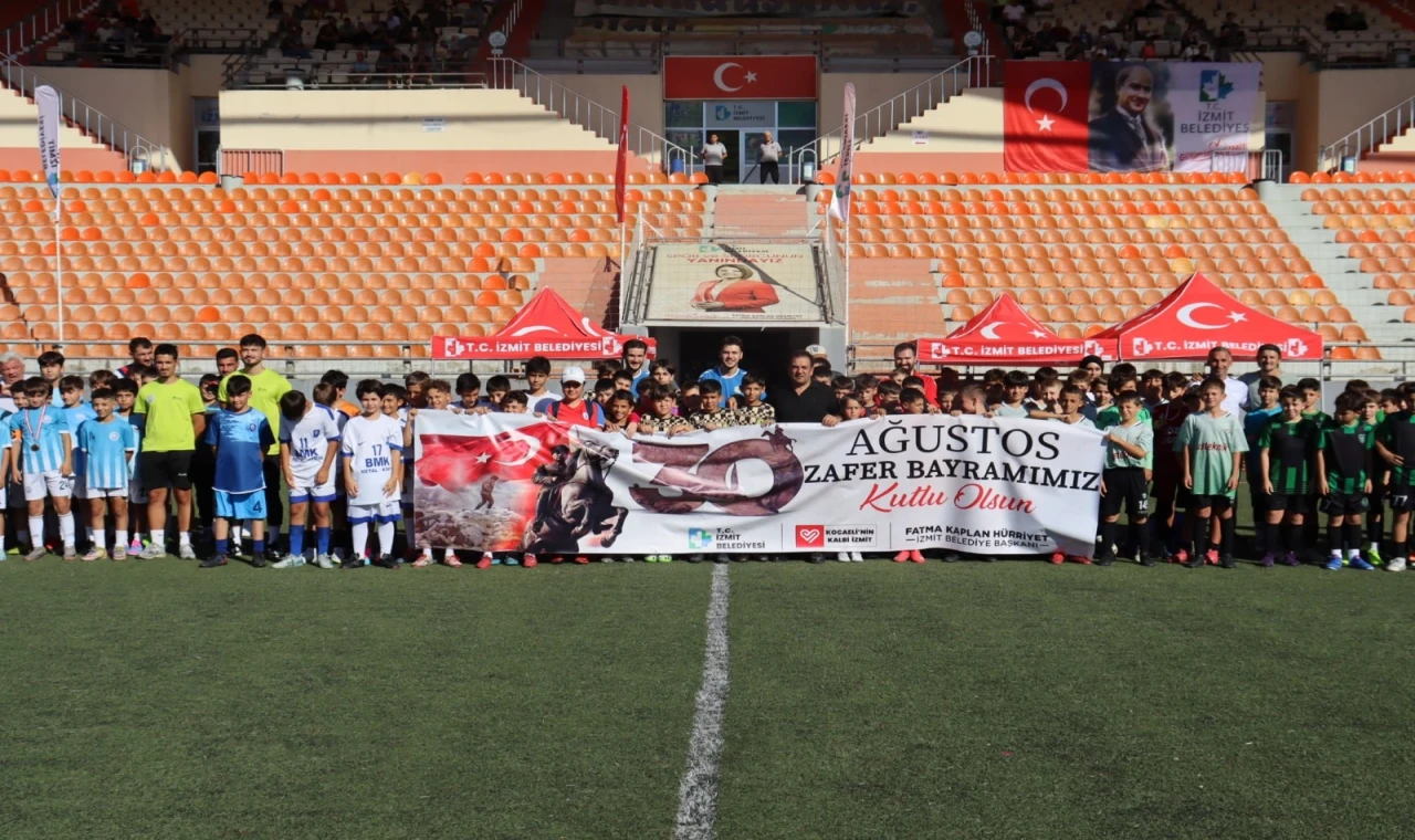 İzmit’te 30 Ağustos’a özel futbol coşkusu