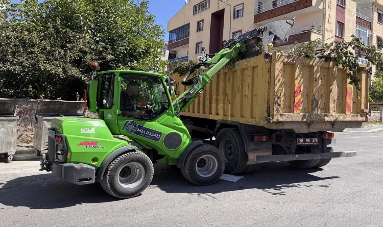 Kayseri Melikgazi’de asfalt çalışması tam gaz