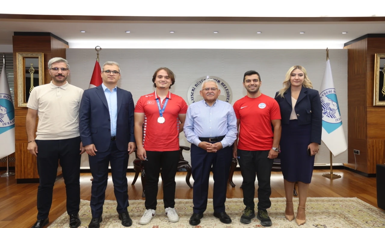 Kayseri’nin şampiyon ’Arslan’ına ’büyük’ tebrik