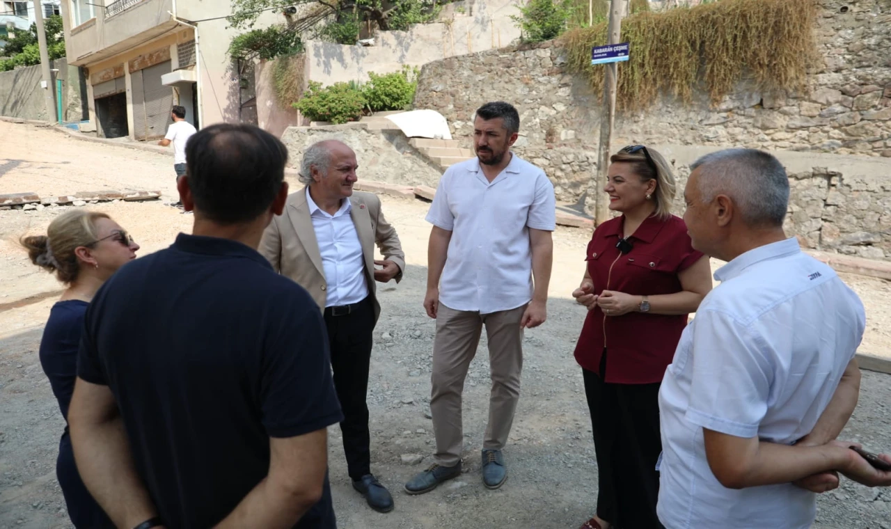 Kocaeli İzmit Belediyesi’nden üç mahalleyi birleştiren sokakta güvenli ulaşım adımı