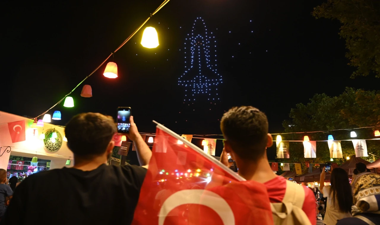 Konya’da 250 drone ’Zafer’e uçtu!