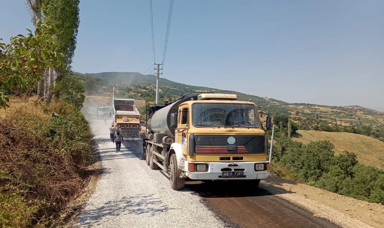 Manisa’dan ulaşım konforu için 13 bin ton asfalt