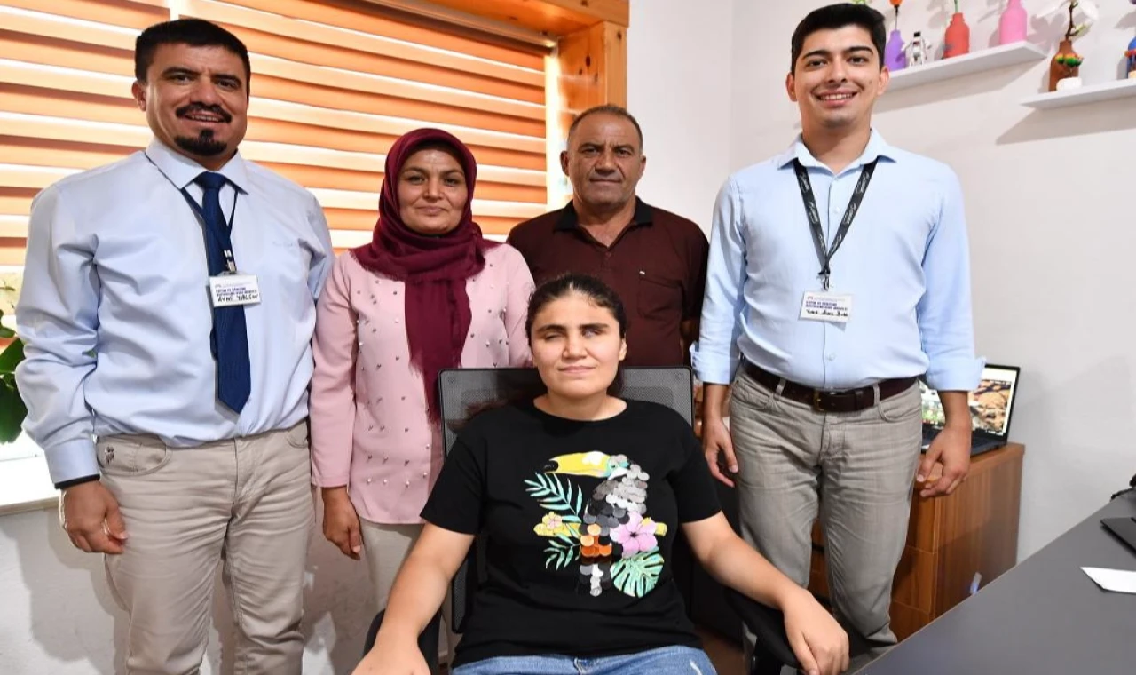 Mersin’de Nazalin’in hayali gerçek oldu: RTÜ bölümünü kazandı