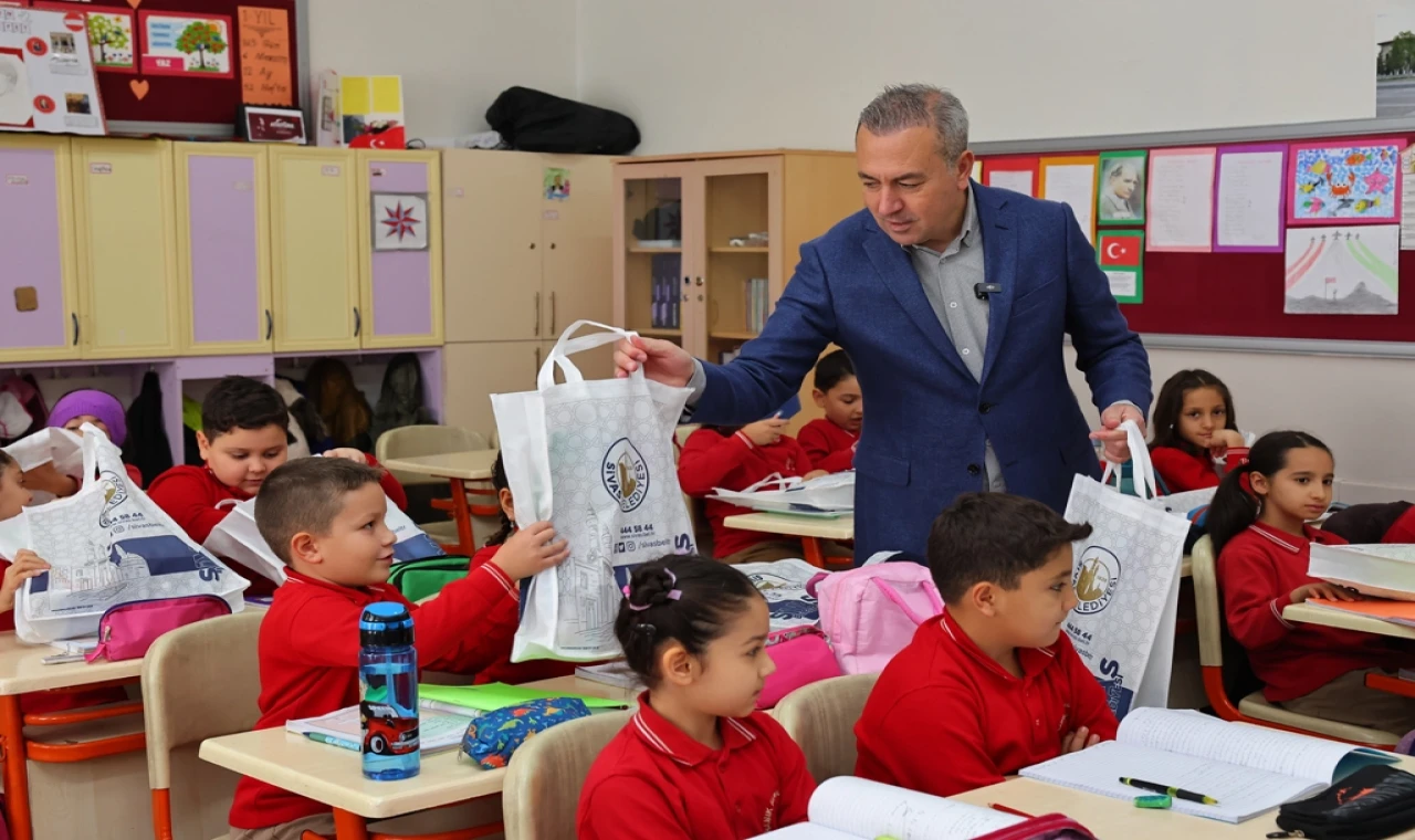 Sivas’tan eğitime nakit kırtasiye desteği