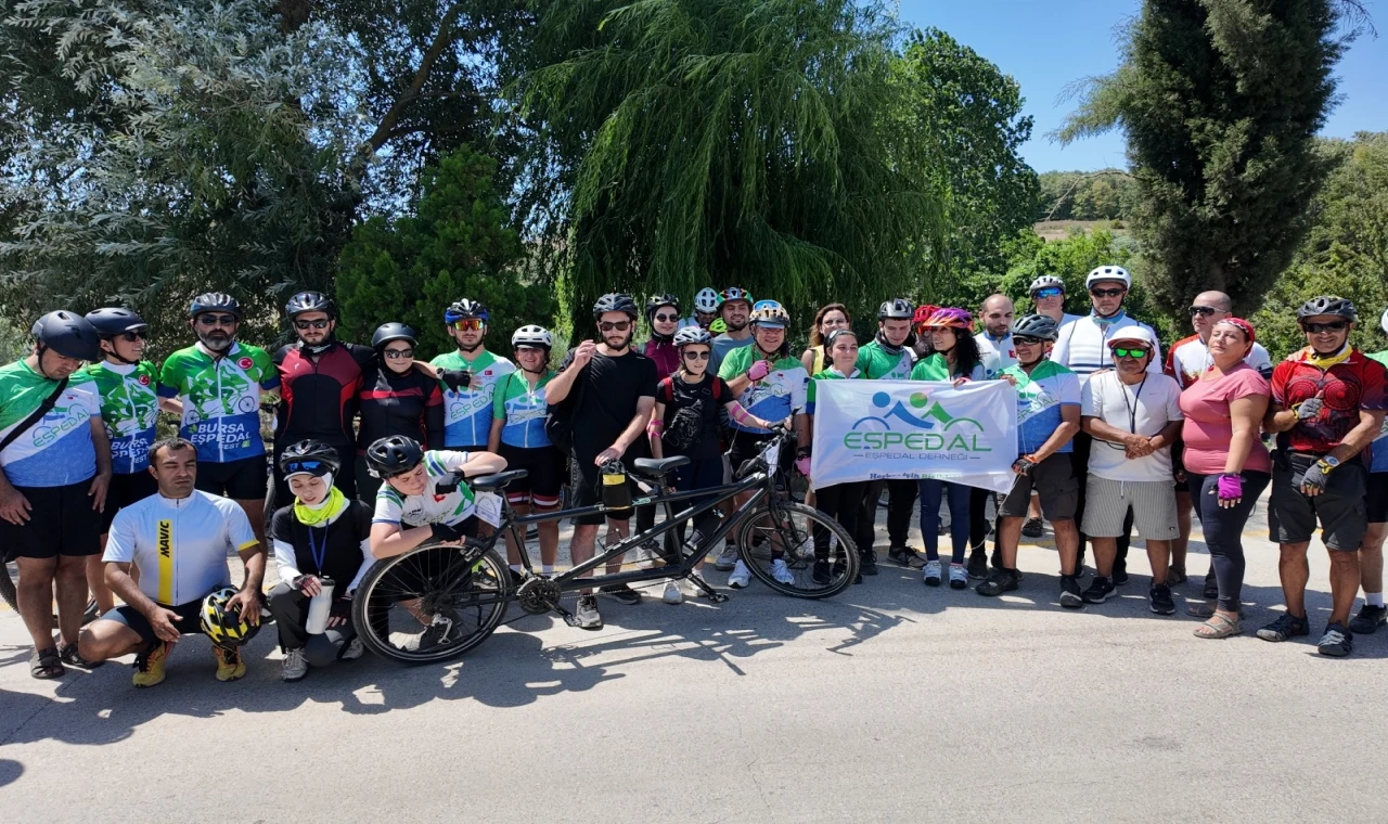Tandem bisikletlerle Kocaeli’de umuda pedal çevirdi