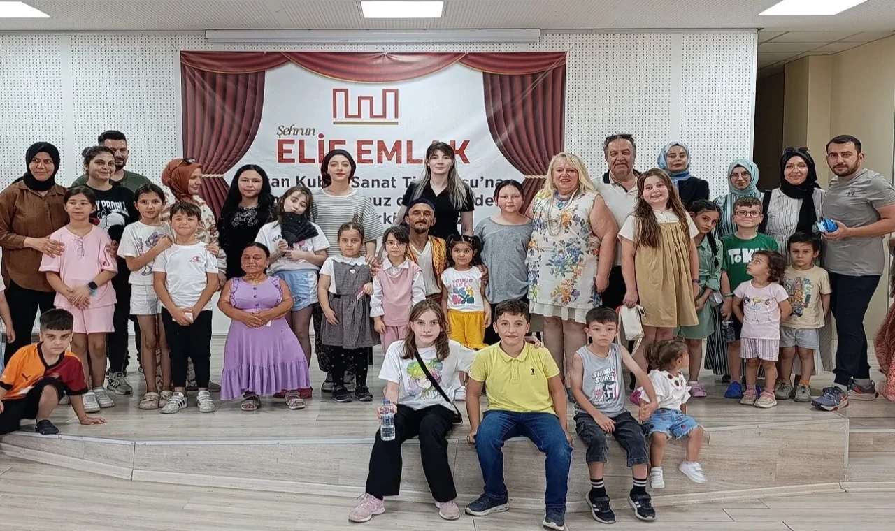 ’Yağmur Hanım’ın Konağı’ dakikalarca ayakta alkışlandı