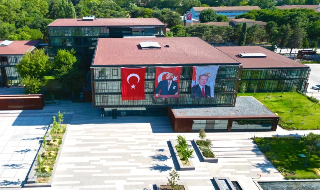 Bursa İnegöl’de bin 500 öğrenciye kırtasiye desteği
