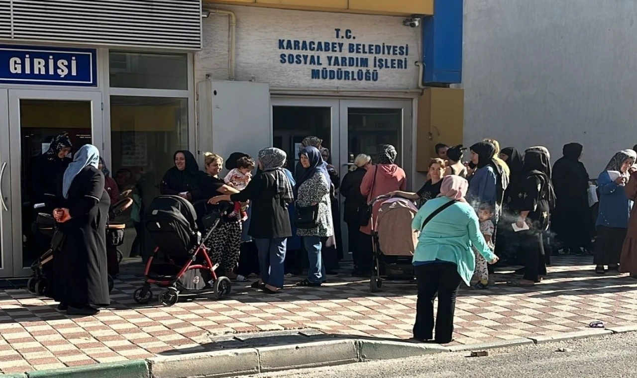 Bursa Karacabey’den öğrencilere kırtasiye çeki desteği