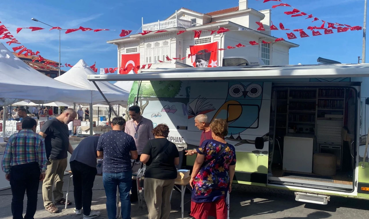 Bursa Nilüfer’in Gezici Kütüphanesi Mudanya’ya konuşlandı