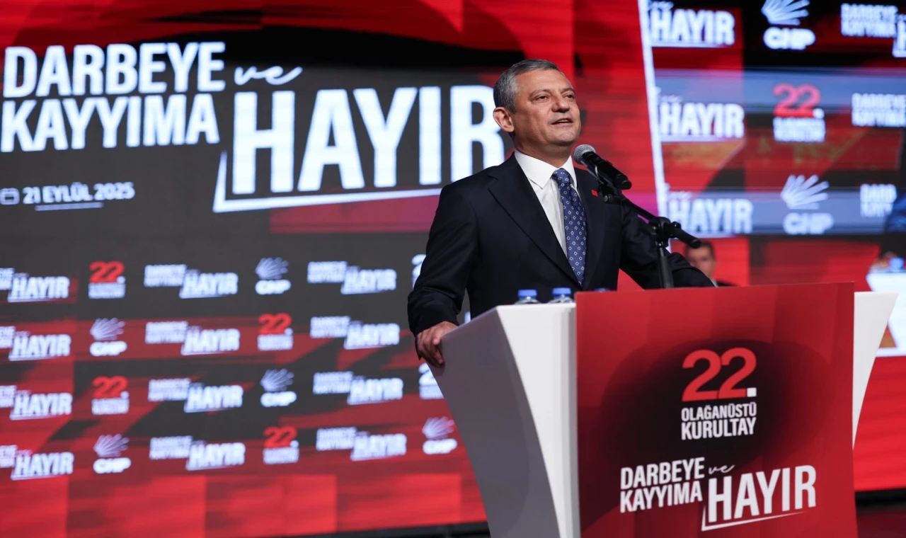 CHP’de tek aday olan Özgür Özel yeniden seçildi