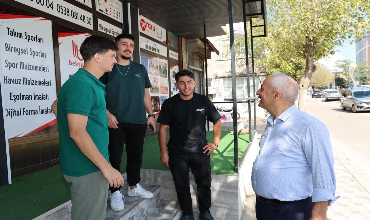 Gebze’de Başkan Büyükgöz’den Güzeller esnafına ziyaret
