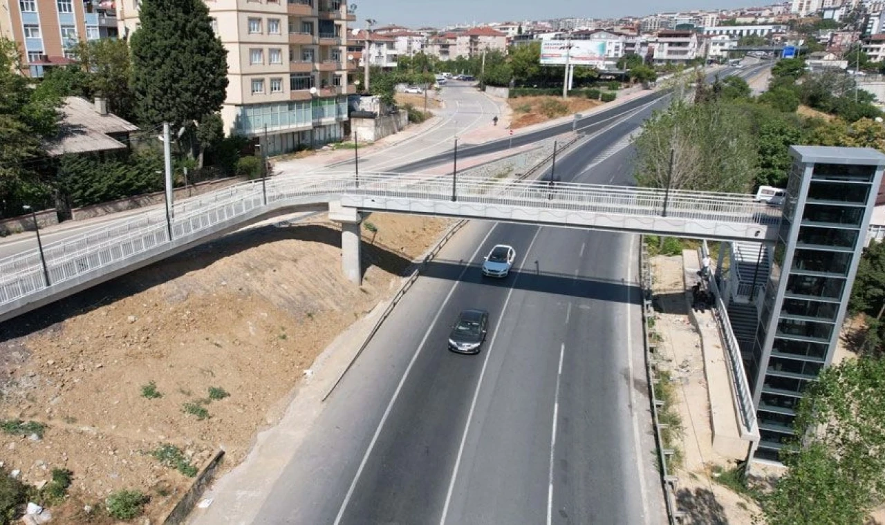 Gebze’deki üst geçit asansörüne bakım