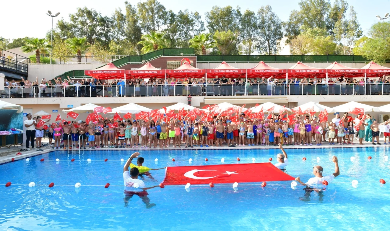 İzmir Çiğli’den yüzme şenliği ve madalya töreni