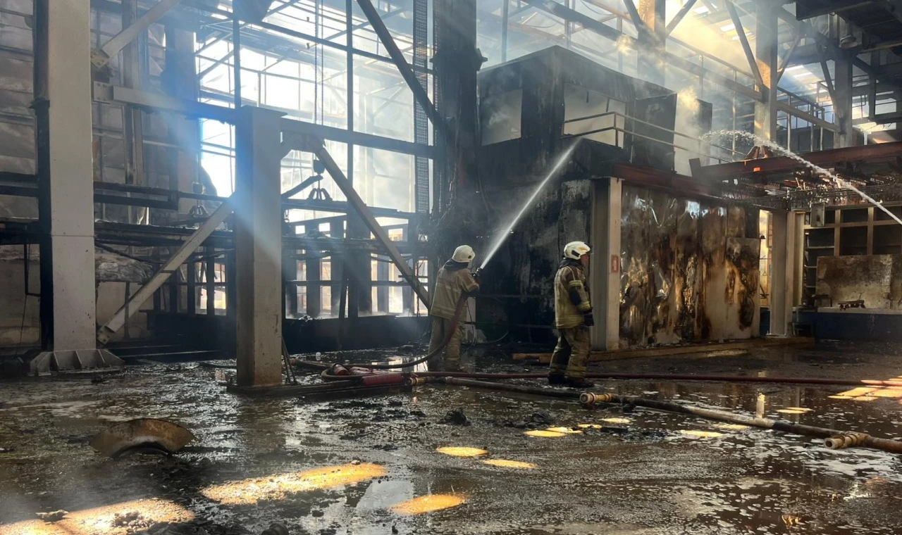 İzmir’de ALOSBİ’deki fabrika yangını kontrol altında