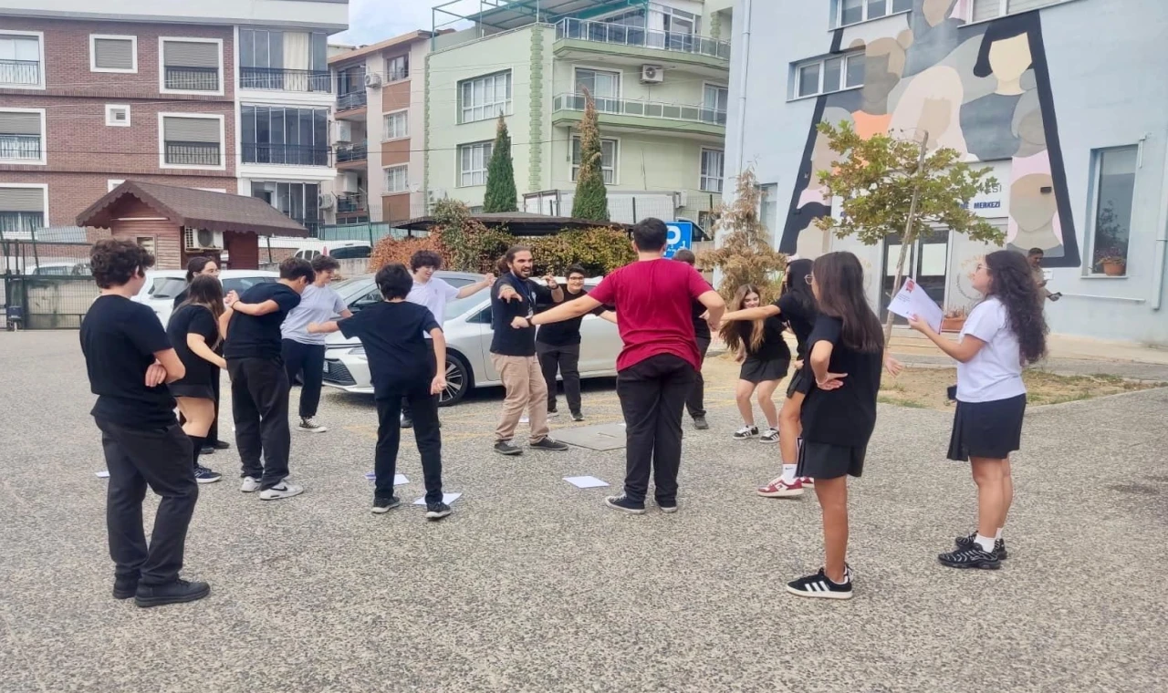 İzmir’de liselilerden farkındalık çalışması