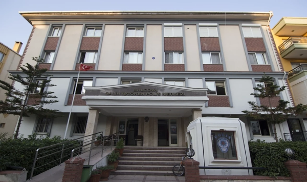 İzmir’de polis merkezine saldırı!