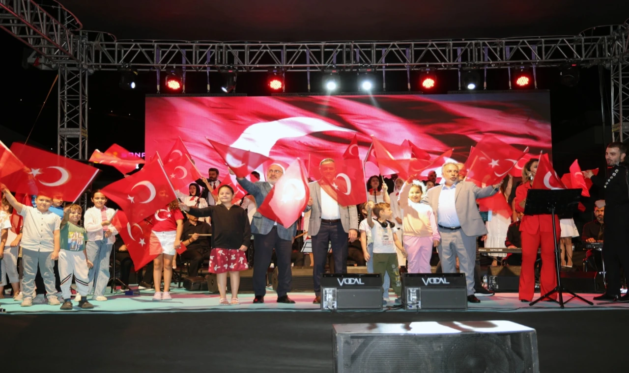 Kayseri Talas’ta Zafer Haftası türkülerle şenlendi