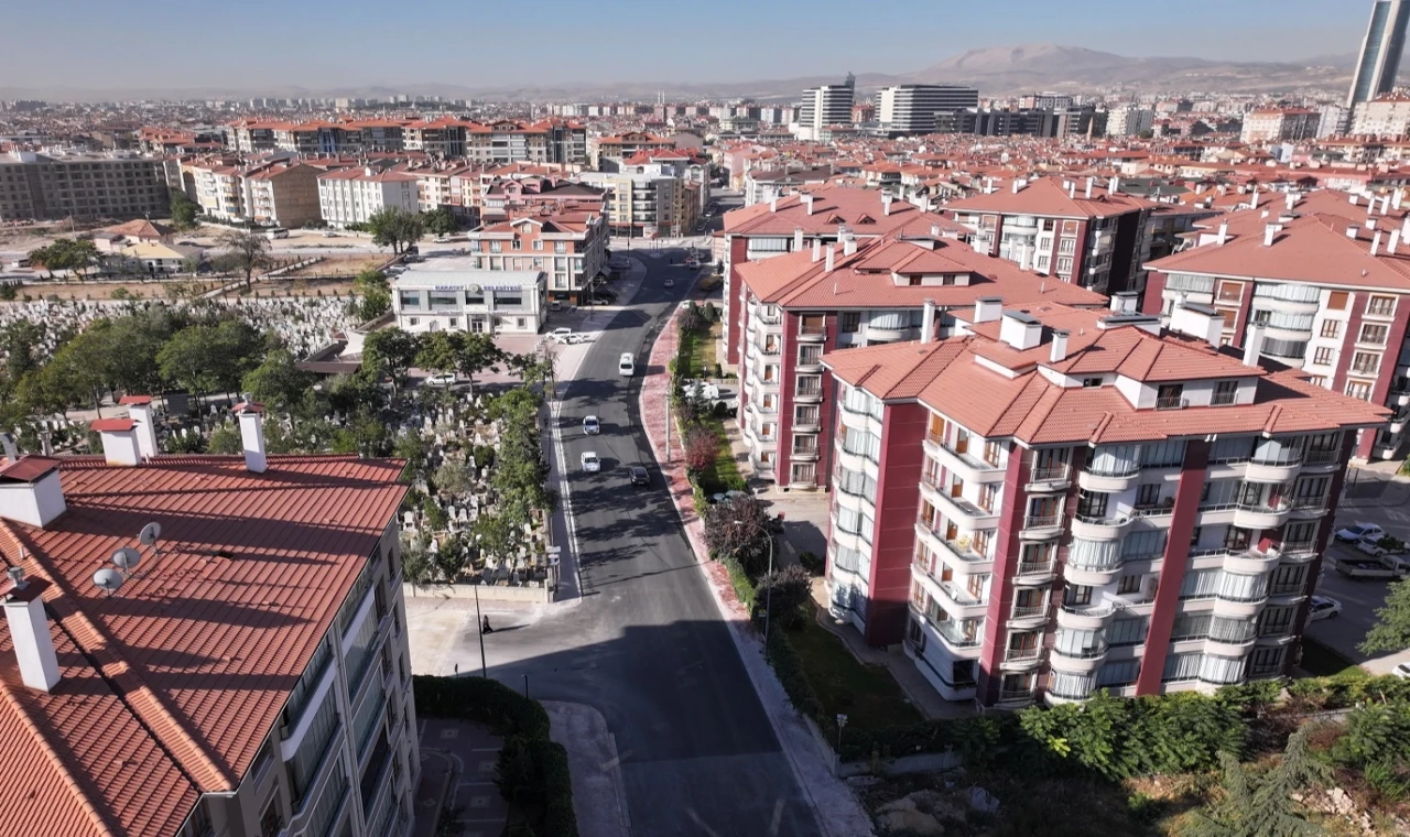 Konya Karatay’da sıcak asfalt çalışmalarına devam