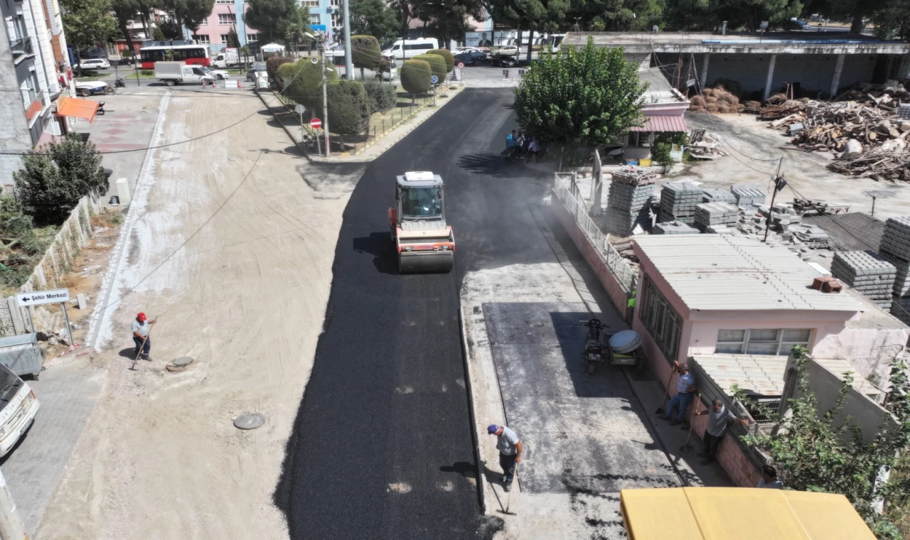 Manisa Ahmetli’ye sıcak asfalt çalışması