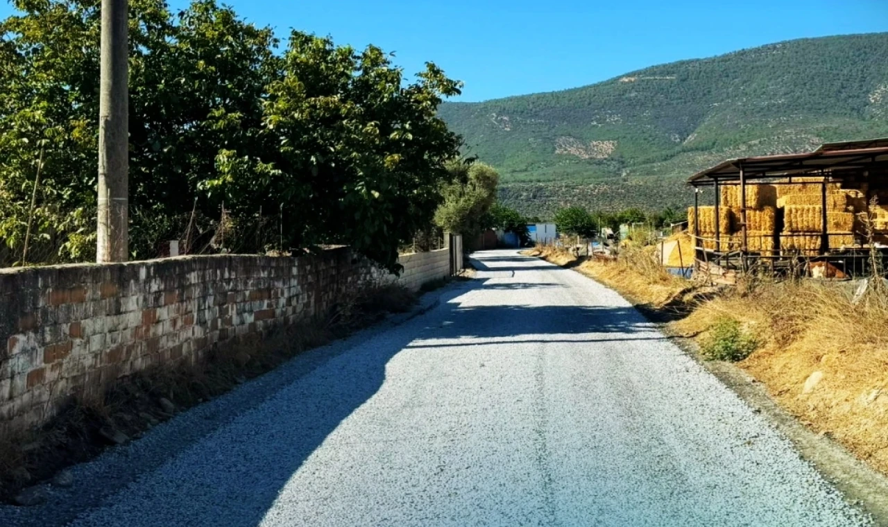 Muğla Milas’ta yol yapım seferberliği sürüyor