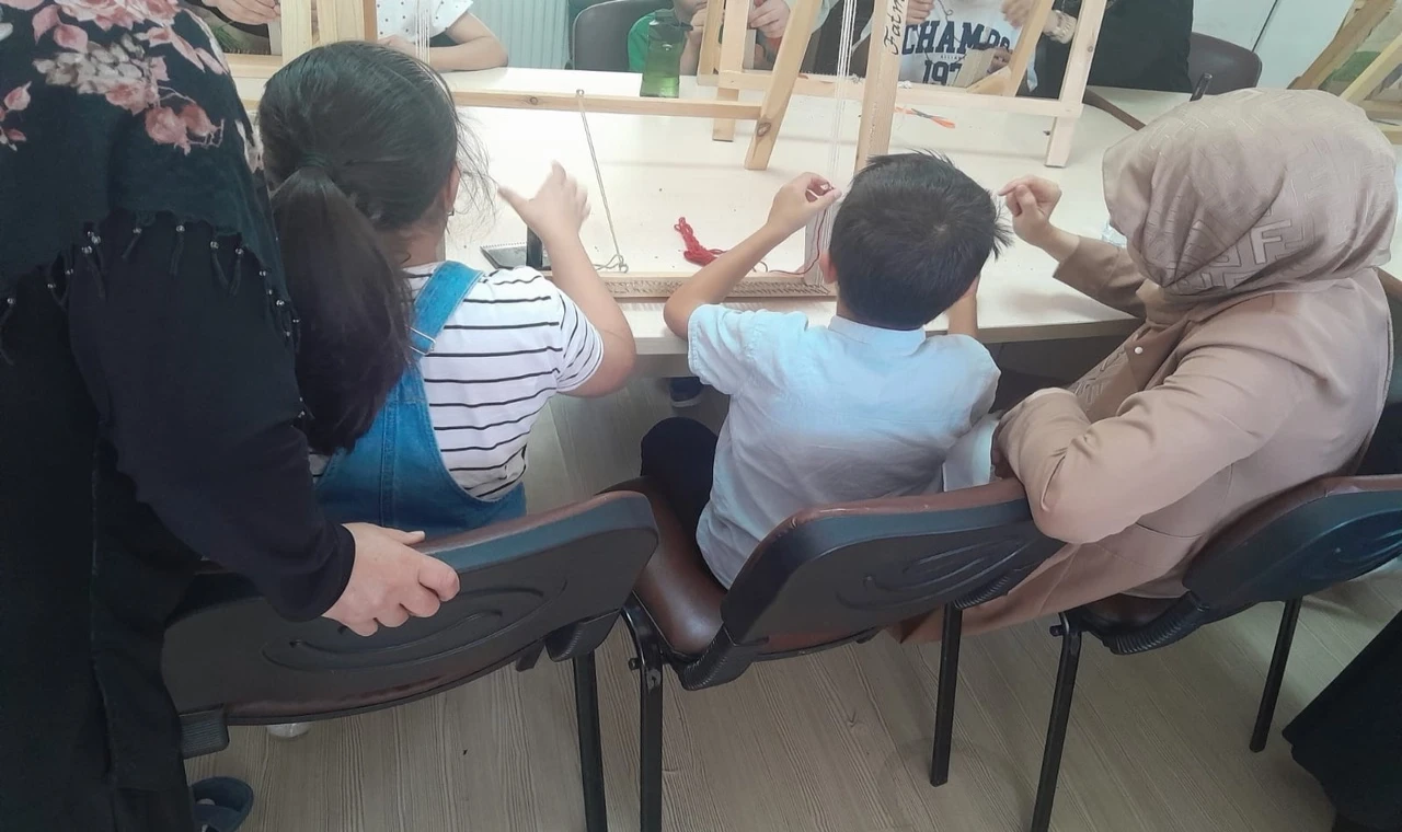 Nevşehirli çocuklar Halı Dokuma Atölyesi’nde
