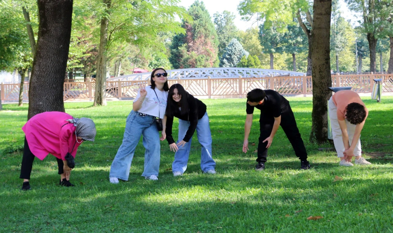 Sakarya’da gençler ve büyükler aynı parkta