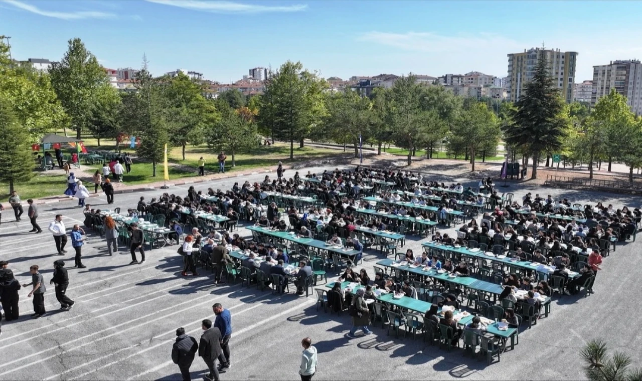 Ahmet Çolakbayrakdar’dan gençlerle ’Kocaburger’ sohbeti