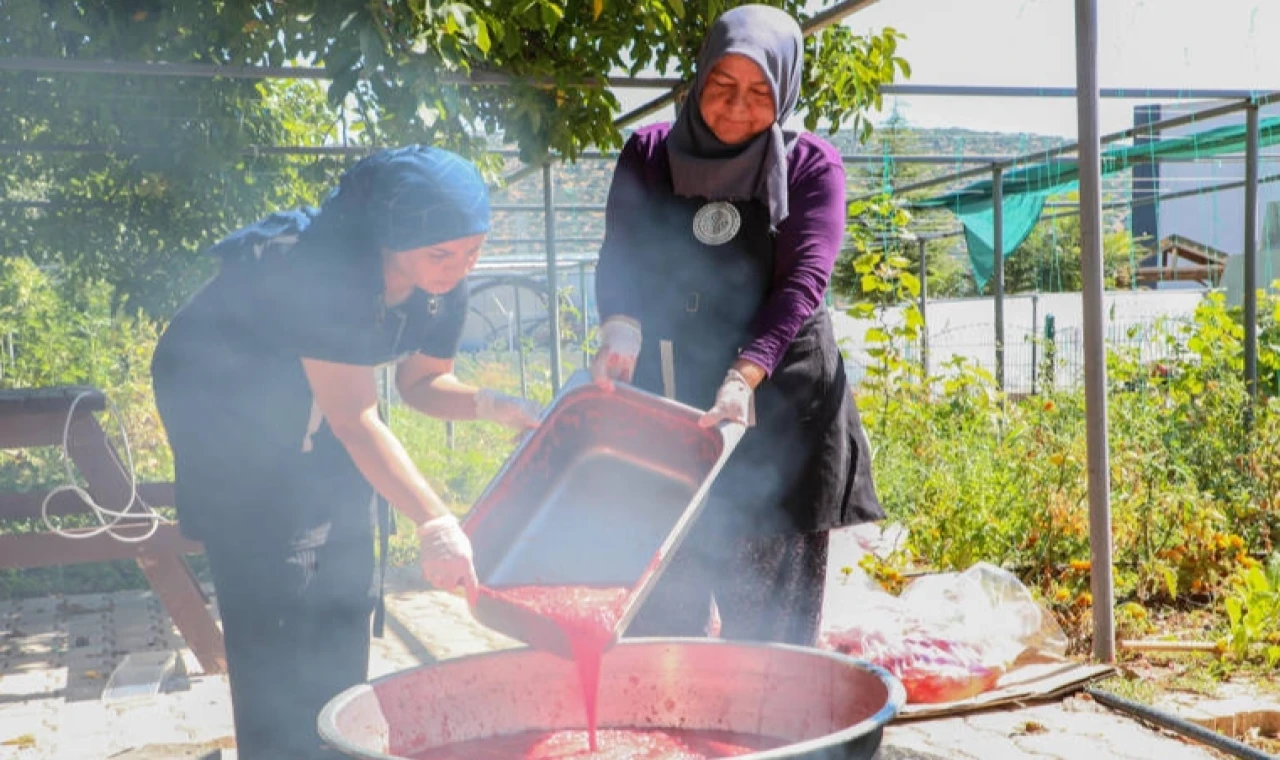 Antalya’da kışlık ürünler raflarda yerini aldı