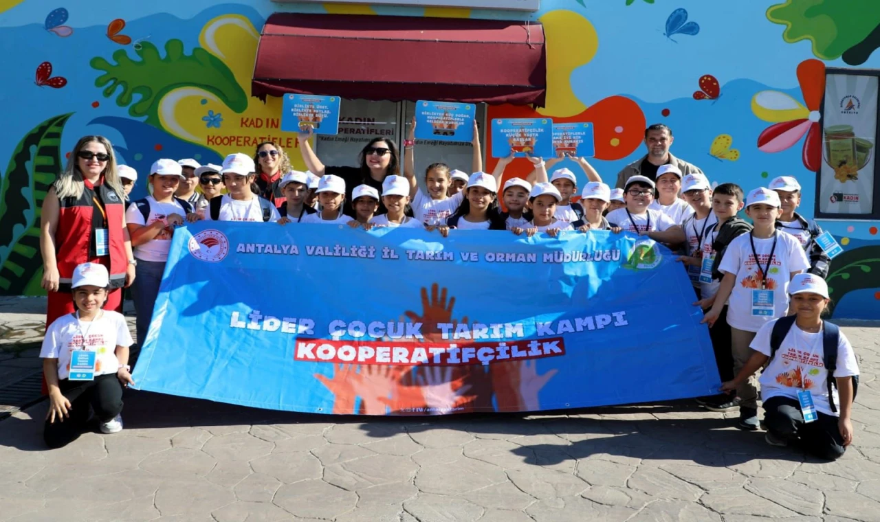 Antalya’da ‘Lider Çocuklar’ kadın emeğini destekledi