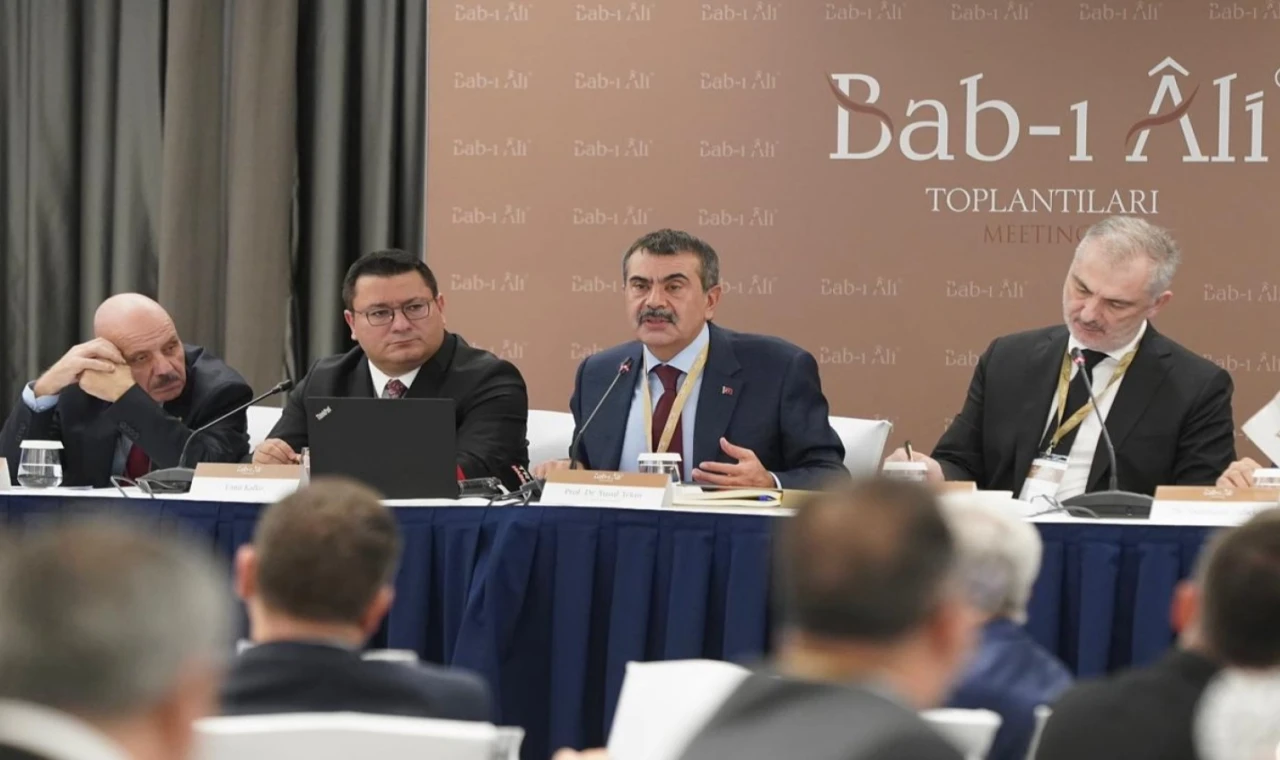 Bakan Tekin ’Bab-ı Ali Toplantılarının’ konuğu oldu