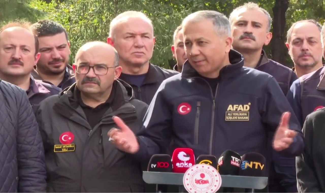 Bakan Yerlikaya Sındırgı’dan son durumu açıkladı... Balıkesir’e acil ihtiyaçlar için 25 milyon TL