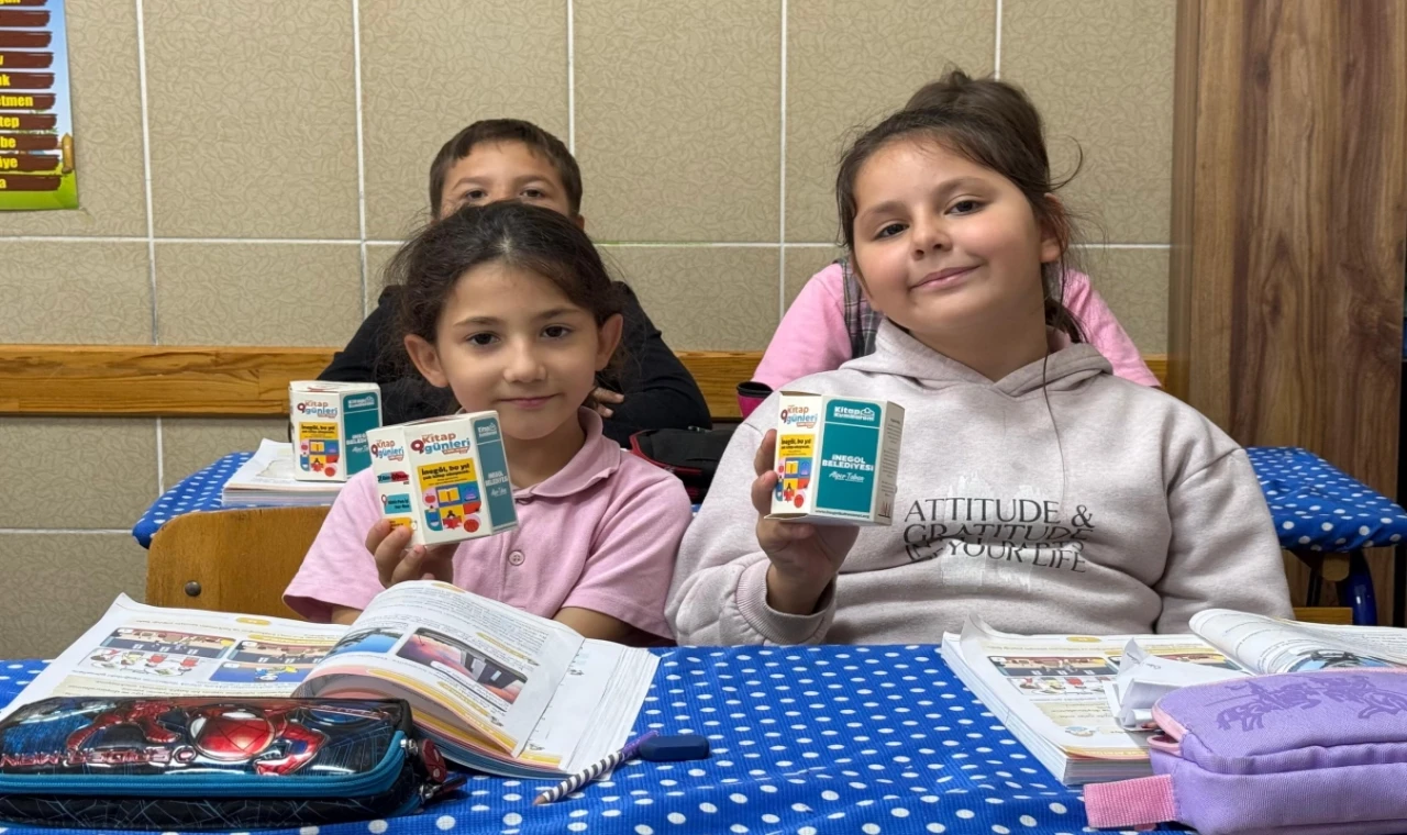 Bursa İnegöl’de Kitap Fuarı’nın habercisi kumbaralar dağıtıldı