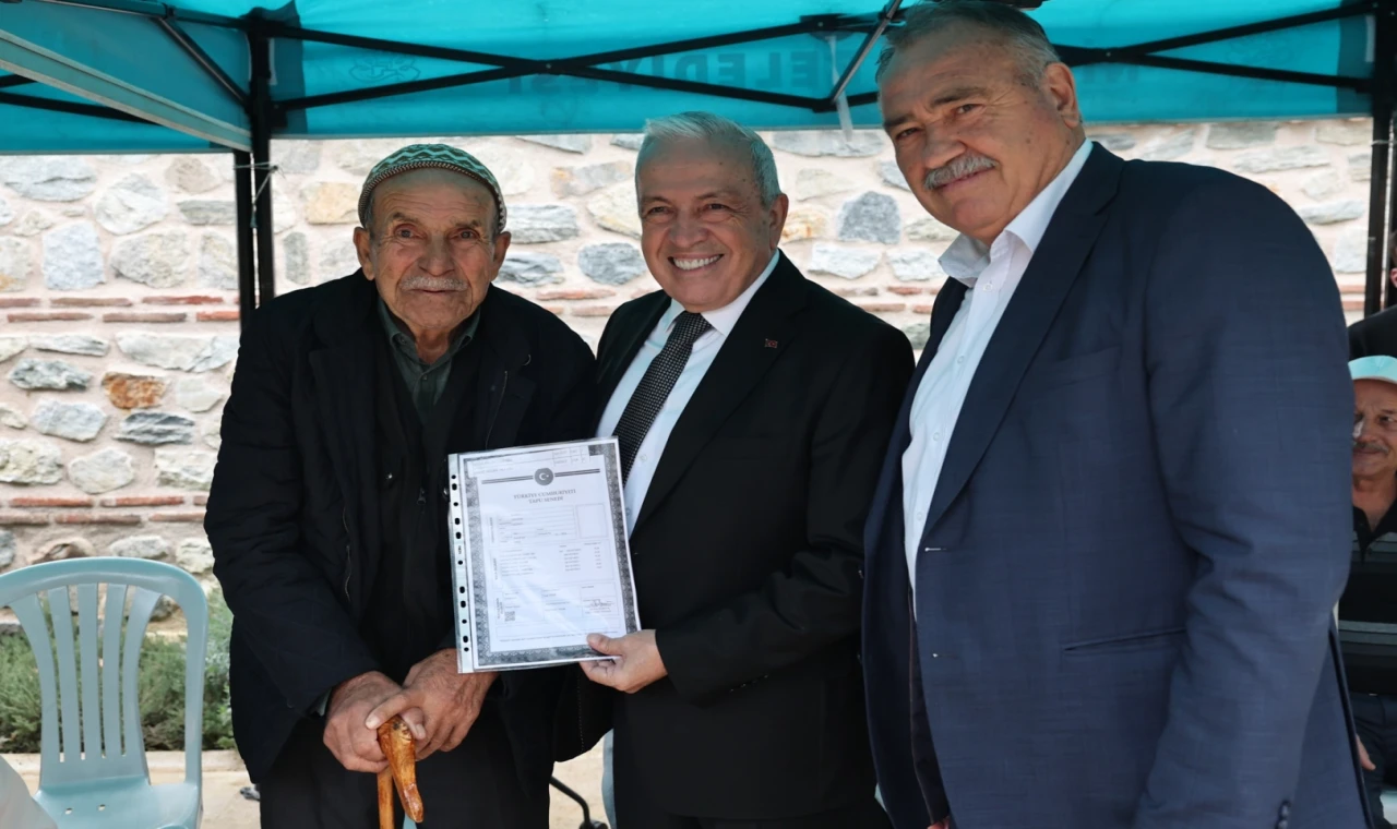 Bursa Ürünlü’de 275 hak sahibine imarlı tapu sevinci