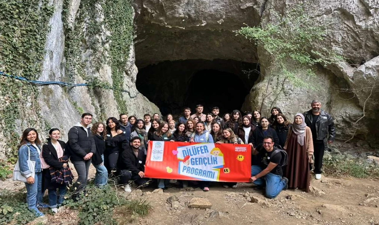 Bursa’da gençler Nilüfer’in Üçpınar Mahallesi’nde bir araya geldi